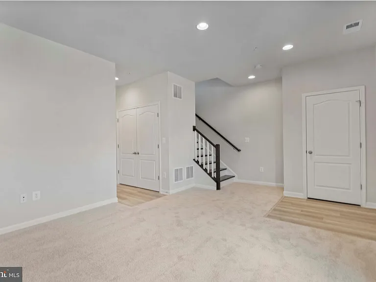 1727 Evansberry Dr — Photo 5