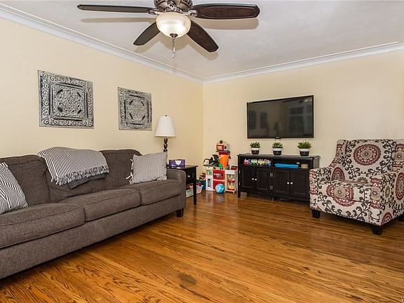 5th image of 290 Choate Ave