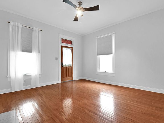 3rd image of 450 E Beck St
