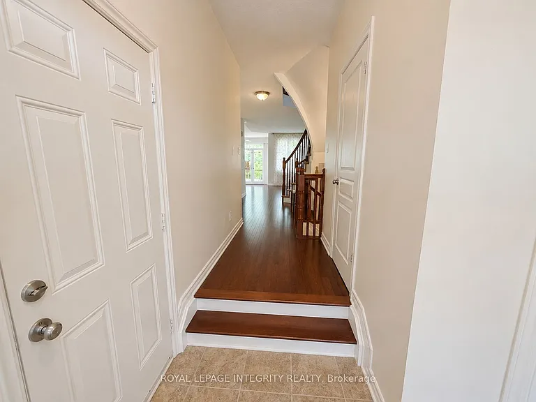 106 Hornchurch Ln — Photo 2