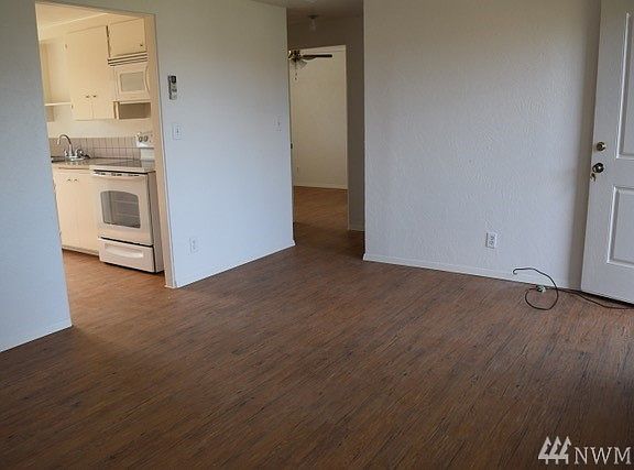 4th image of 226 E Juniper St