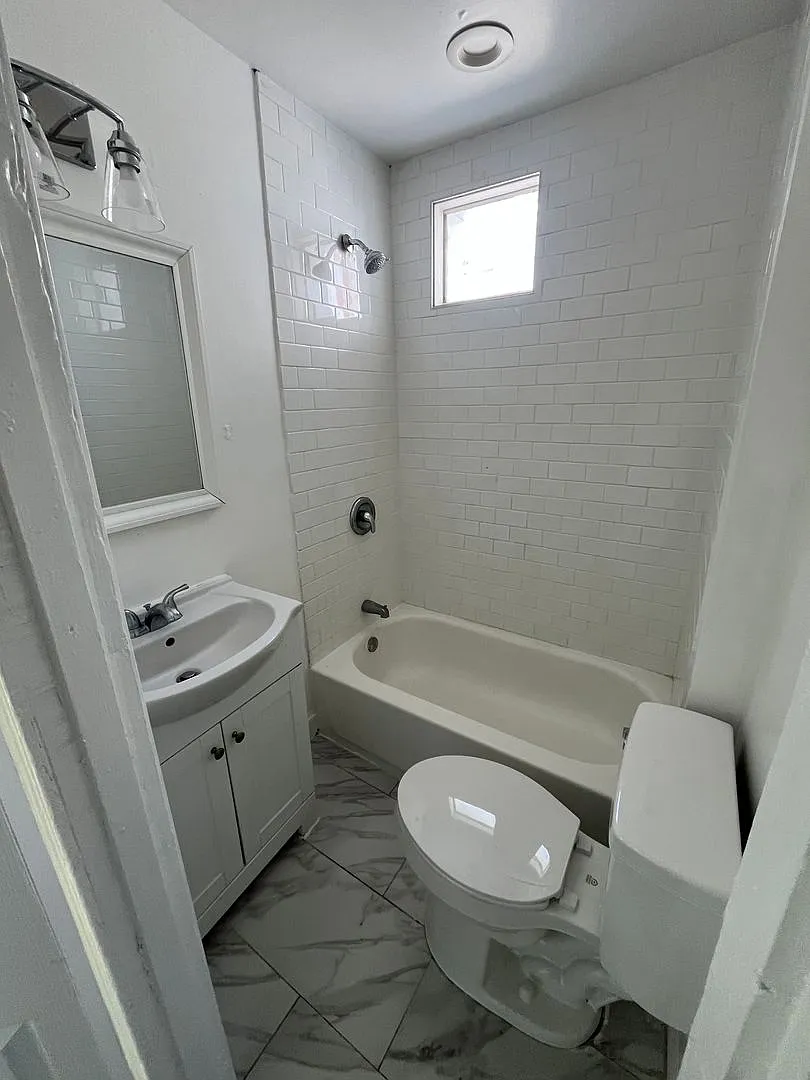 Building Photo - 2406 N 28th St