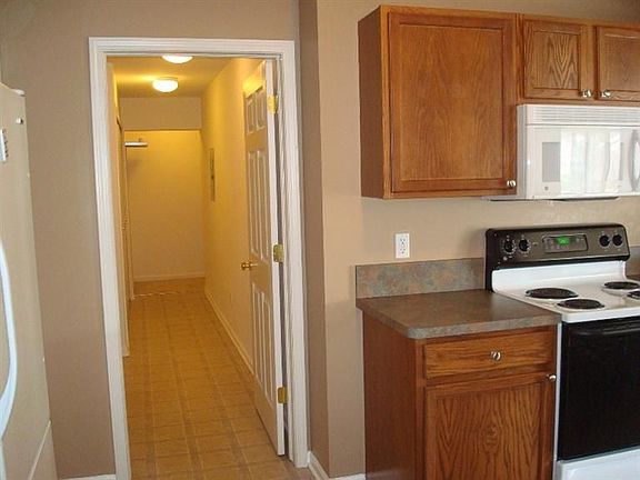5th image of 16872 Dover Dr #122