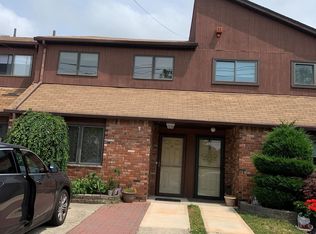 953 W Fingerboard Rd, Staten Island, NY 10304