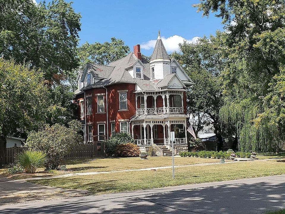 1st image of 817 S Clark St