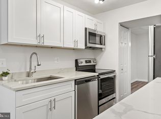 7820 Hanover Pkwy #405, Greenbelt, MD 20770