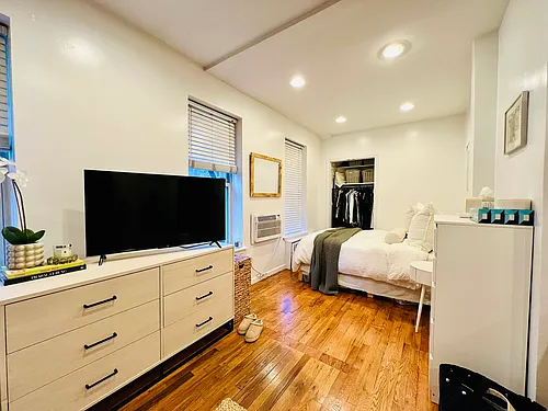 206 E 81st St #3D Photo 1