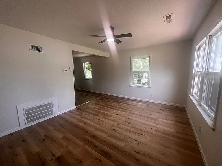 1723 E McFarland St — Photo 4