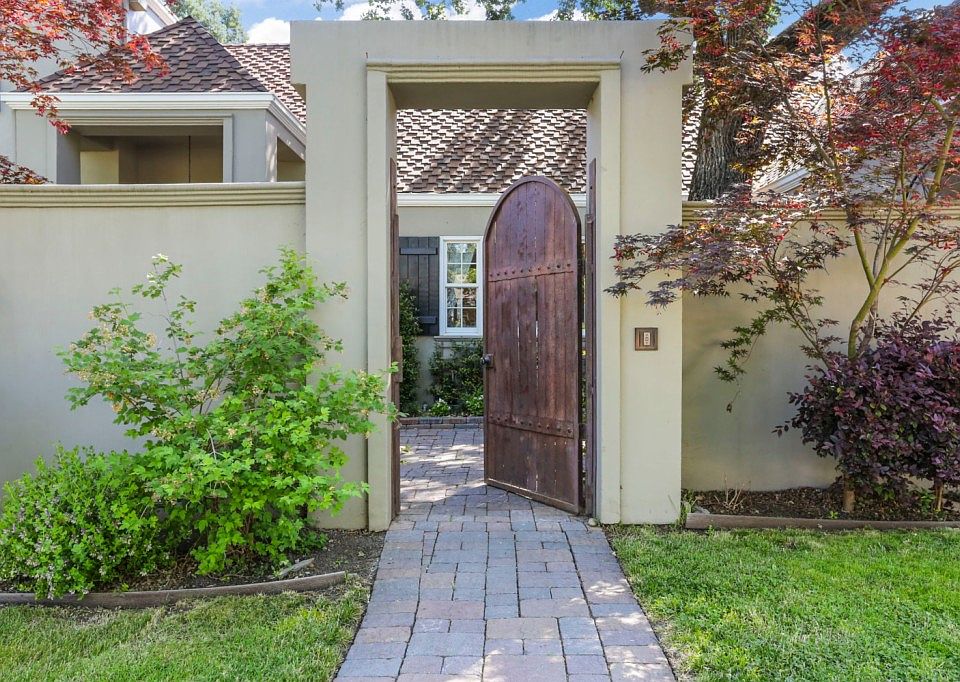 2nd image of 2662 Kensington Way