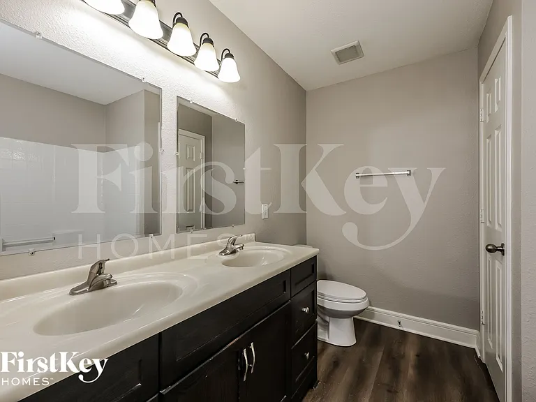 607 Lentisco Dr — Photo 12