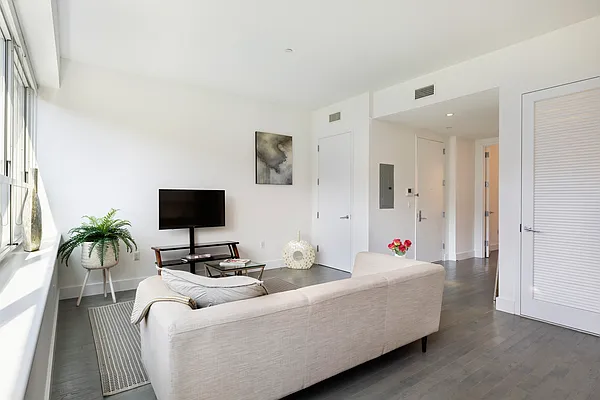 Sold by Douglas Elliman | media 14