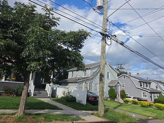 3rd image of 32 Meinzer St