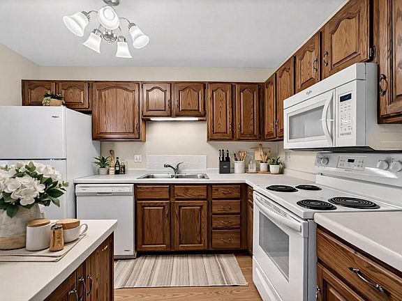 4th image of 1451 Pheasant Run DRIVE #101