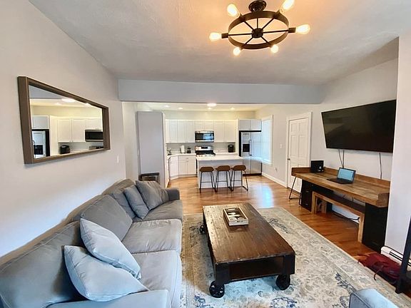 5th image of 81 Sydney St #1