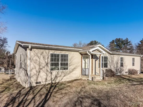 21 Orchard Park Rd, Flat Rock, NC 28731