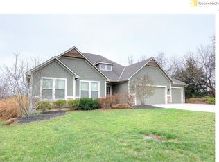 15311 Pine Rdg, Basehor, KS 66007