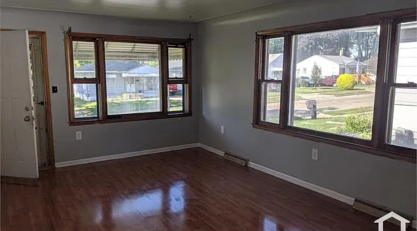 4 bed, 1077 sqft, $1,650 — Photo 2