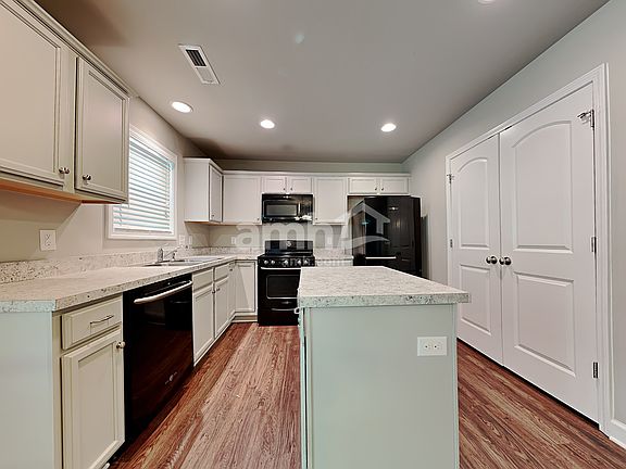 3rd image of 200 N Wentworth Dr