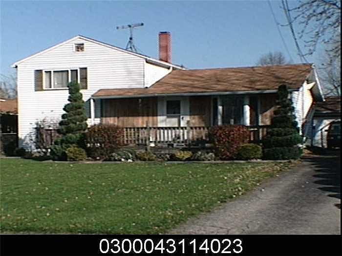 1st image of 915 West Dr