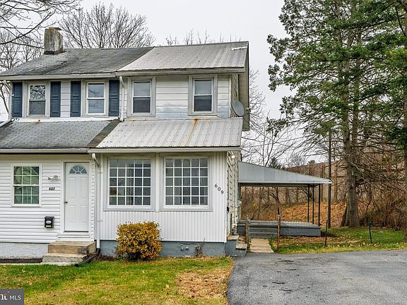 3rd image of 609 W Lawn Ave