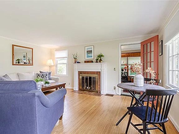 4th image of 184 Village Ln