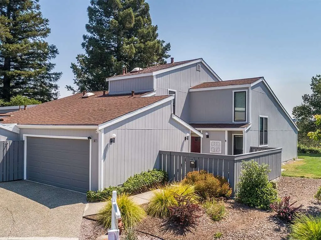 41 Ascot Pl photo 1