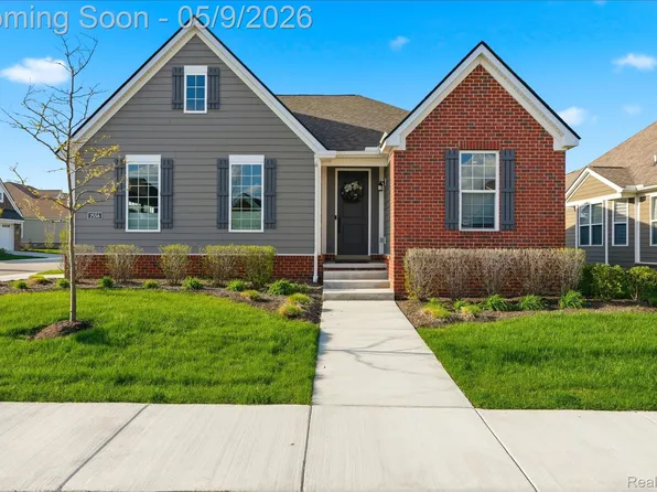 2556 Rosemond Ln, Rochester, MI 48309