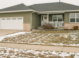 10 Lily Pond Rd, North Liberty, IA 52317