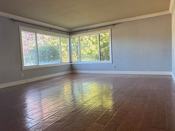 2nd image of 2614 Deanne Dr