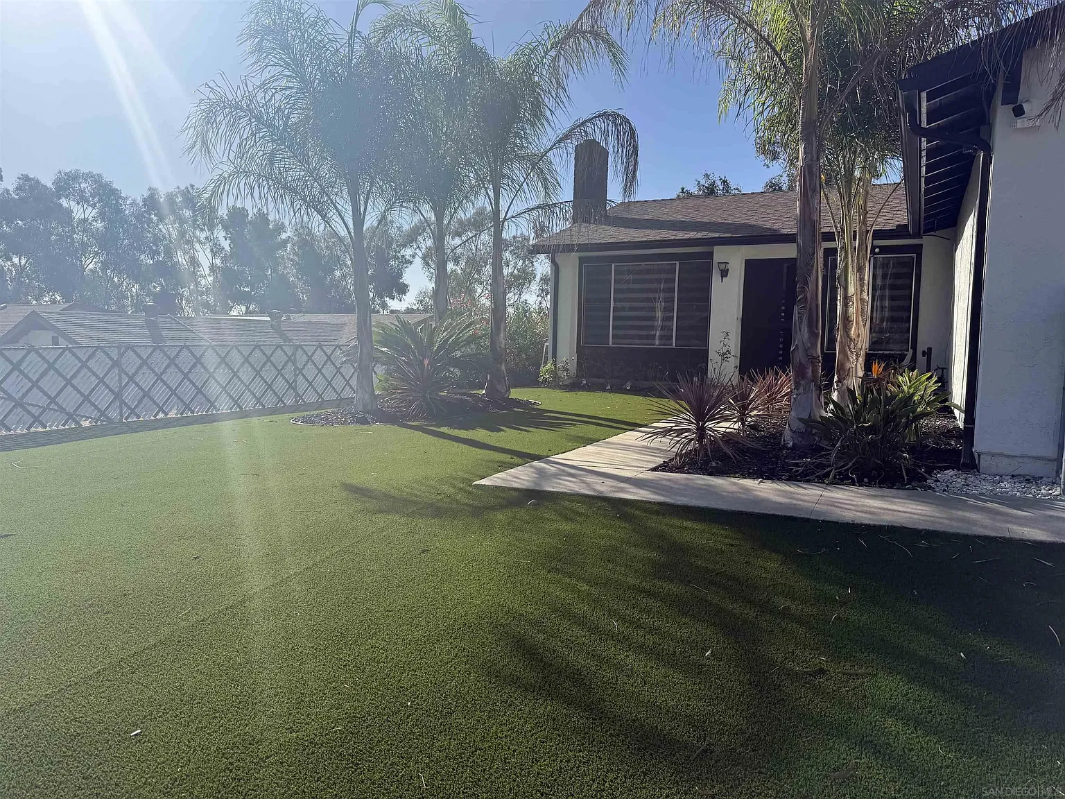 3 bed, 2.0 bath, 1107 sqft, $4,950 — Photo 2