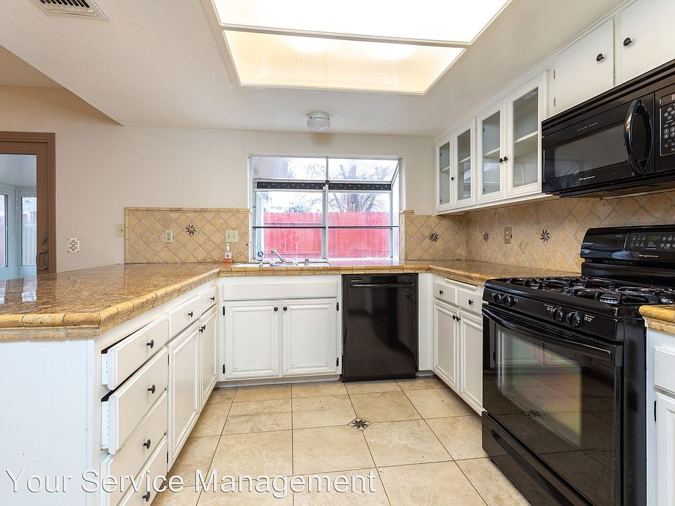 1st image of 45934 Desert Springs Dr