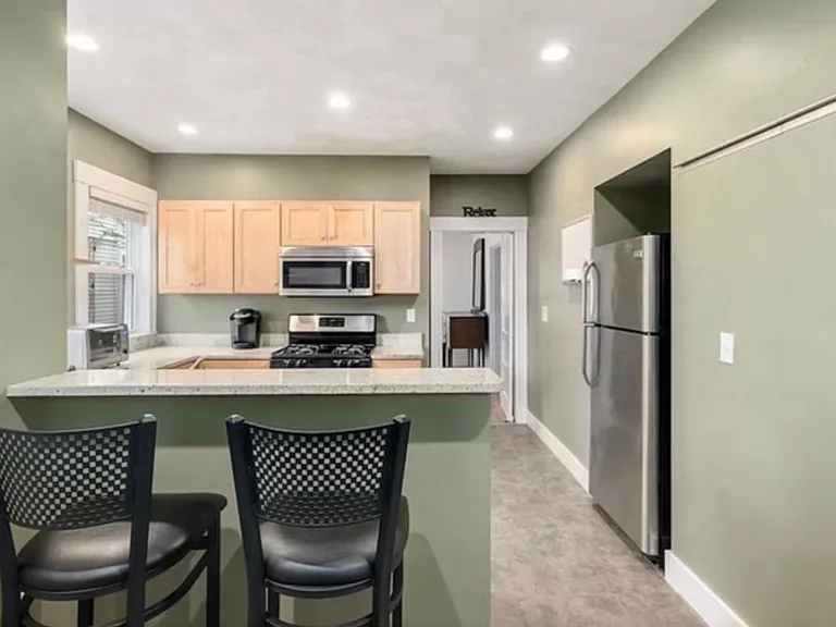 87 Yale St #1A — Photo 1