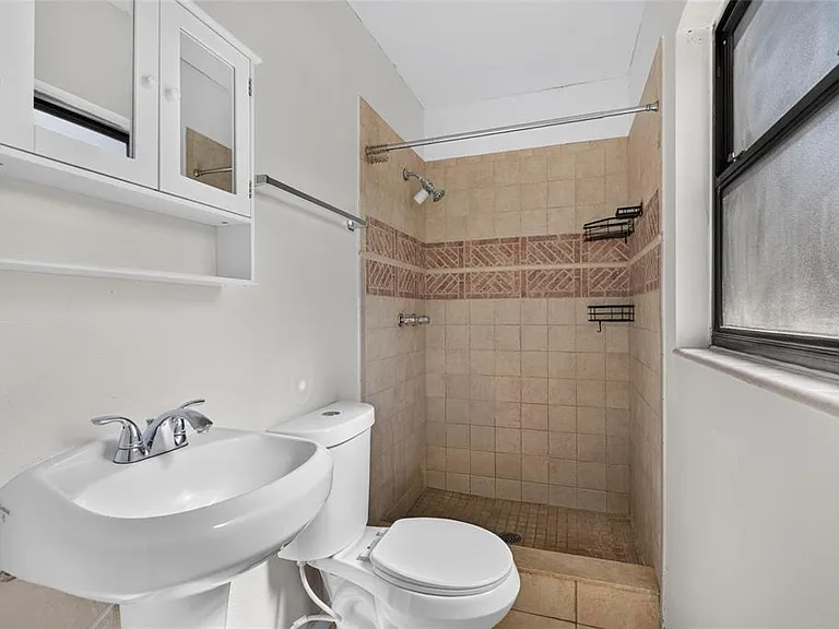 6411 Santa Monica Dr — Photo 21