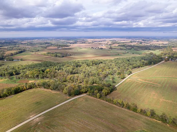 3537-3577 N Iris Hill Rd, Freeport, IL 61032