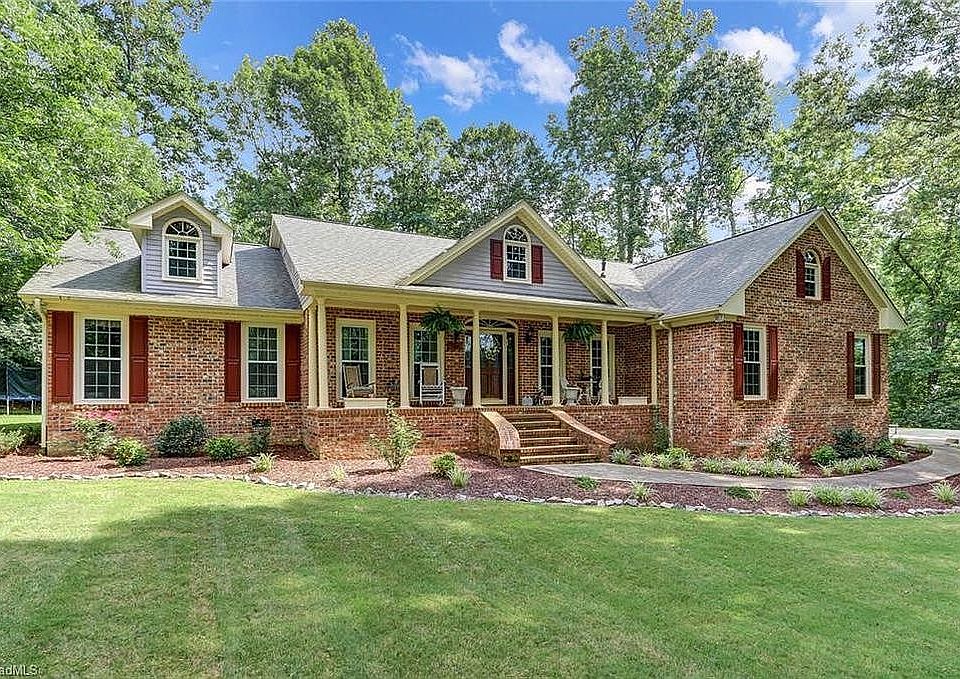 2nd image of 331 Rhinewood Ln