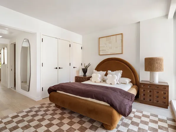 355 West 39th Street image 5 of 8