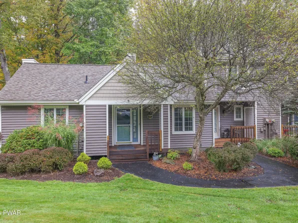 100 Kingsmill Ct, Hawley, PA 18428