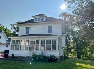 244 S High St, Markesan, WI 53946