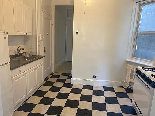 Rented by Coldwell Banker Warburg | media 8