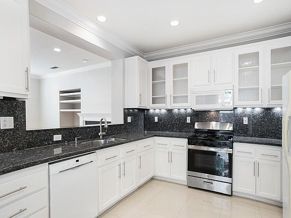 2nd image of 61 Bluff Cove Dr
