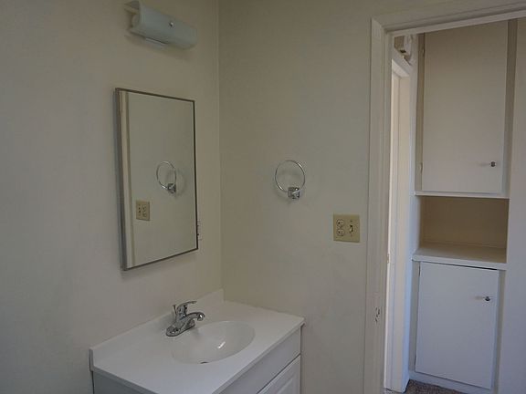 5th image of 916 Obispo Ave APT 6