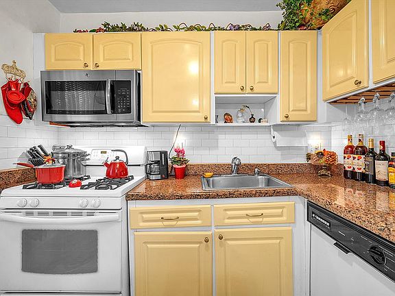 4th image of 200 E Royal Palm Rd #1030