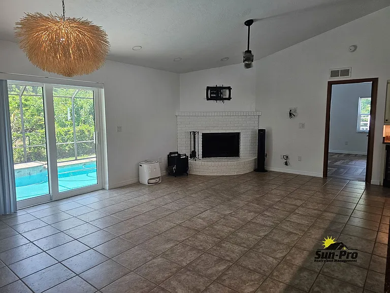 139 Riverwalk Ct — Photo 16