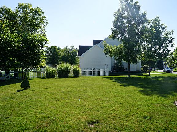 5th image of 79 Carriage Lake Dr