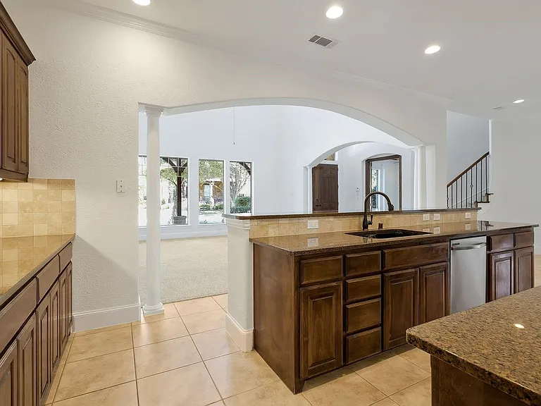 7905 Kickapoo Dr — Photo 13
