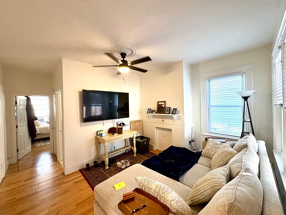 1st image of 22 Concord St APT 1