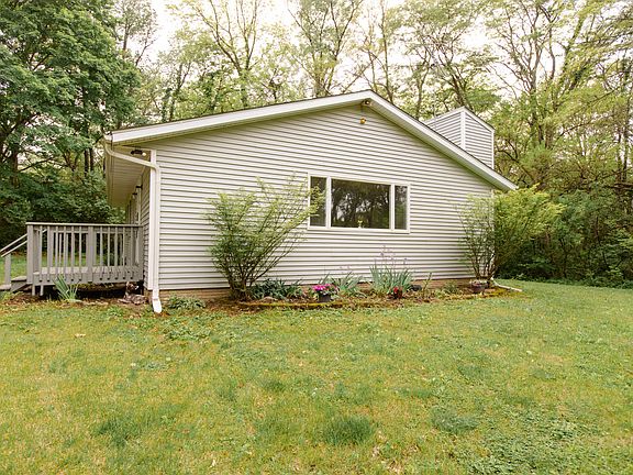 3rd image of 7 Magnolia Ct