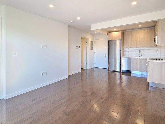 4th image of 30-40 21st St #201