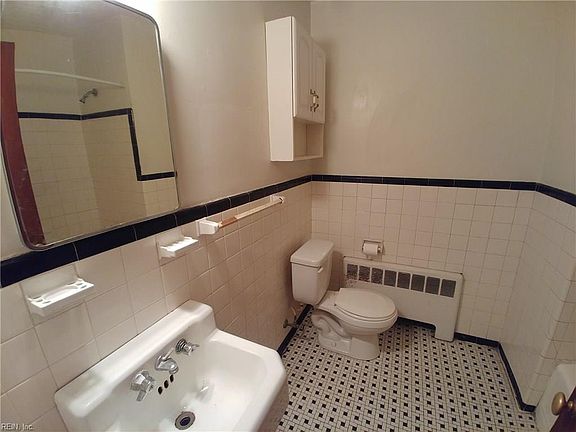 4th image of 2624 Detroit St APT 2
