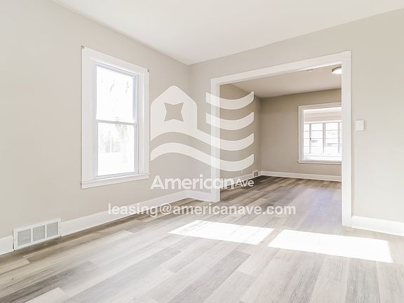 1192695_002_living_room_3.jpg